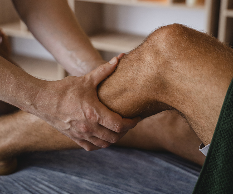 heros_0001_el-hombre-de-la-vista-lateral-recibiendo-un-masaje-profesional heros_0001_el-hombre-de-la-vista-lateral-recibiendo-un-masaje-profesional